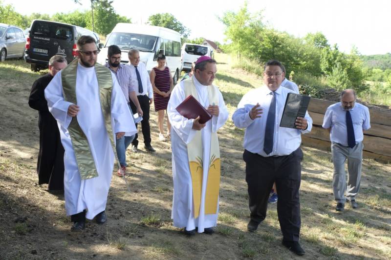 2021.06.30_Gödre felújított kálvária (21).JPG